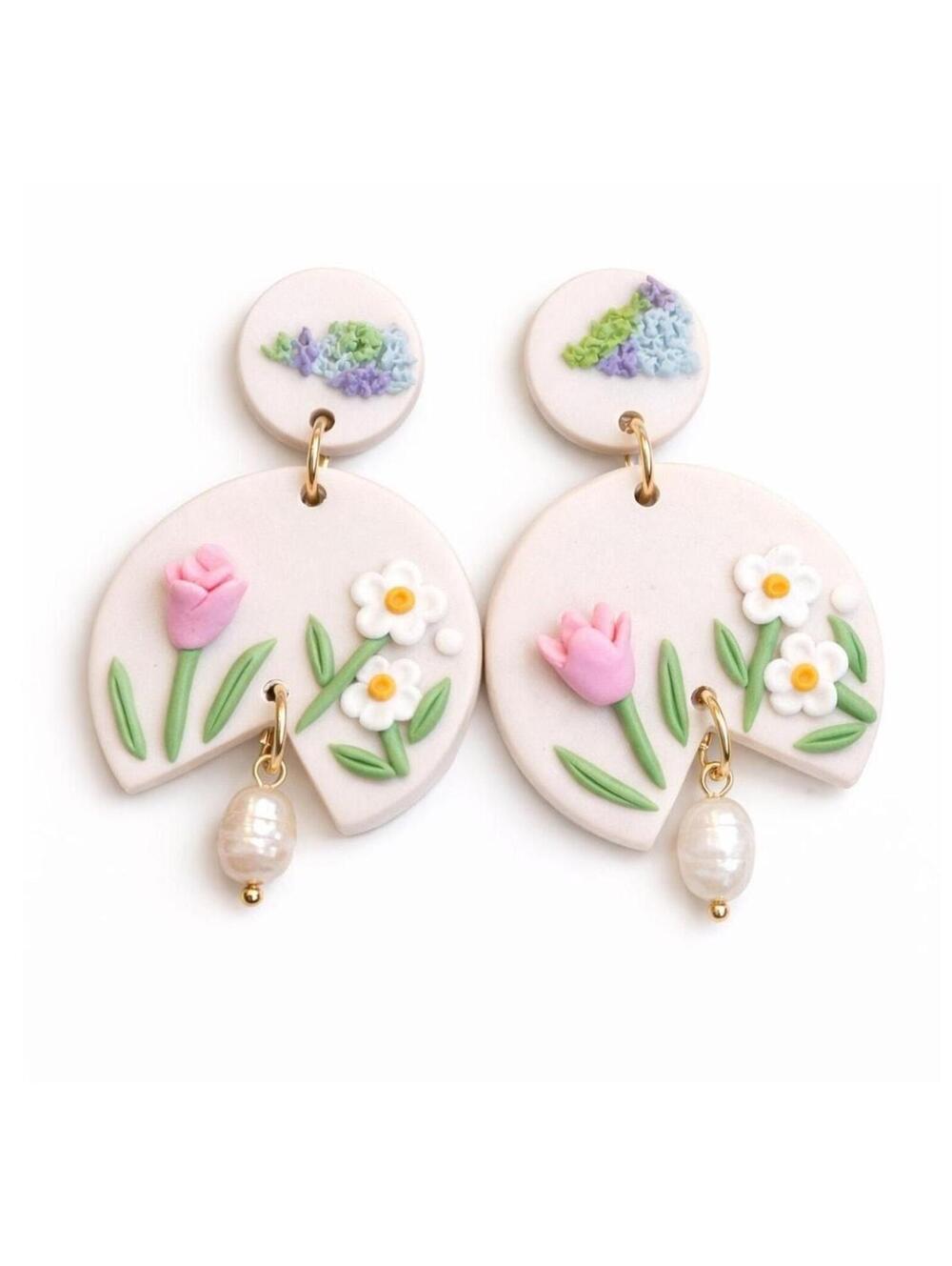 R 147 NWOT Adorable Post Earrings Floral Clay Look, Silicone Feel R0000147